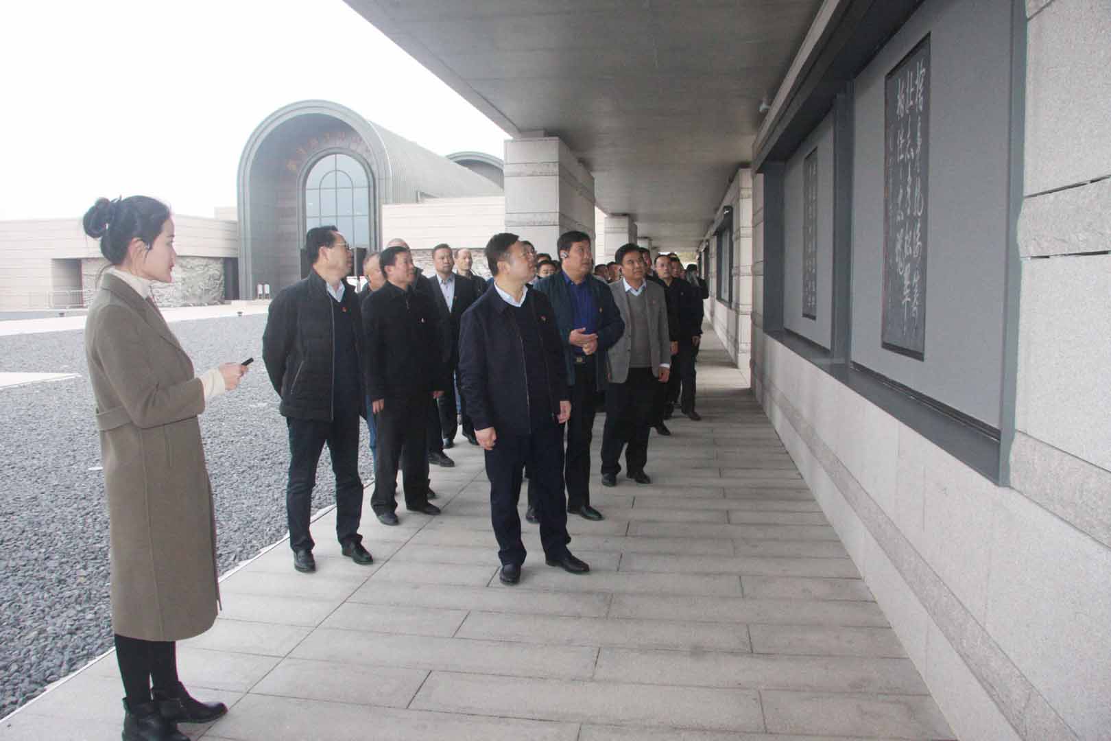 绾㈣壊鏁欒偛2.jpg